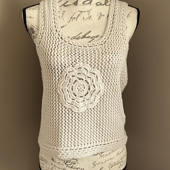 Jessica Simpson Tops - NWOT Jessica Simpson Crochet Flower Tank